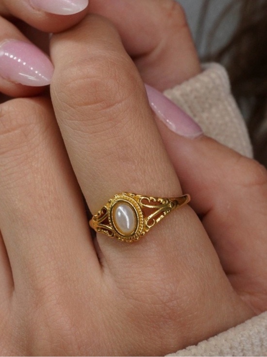 The Unbranded Brand Jewelry - Pearl Ring 18K Gold Stainless Steel Size 8
